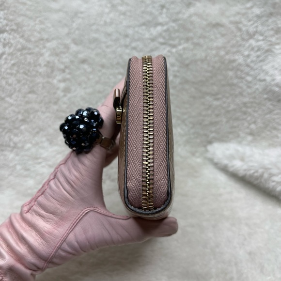 EUC- Gucci zip around long wallet. Approximately 7.5in x 4in - Picture 5 of 12